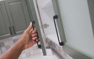 Choisir la poignée de porte de cuisine idéale pour allier style et fonctionnalité
