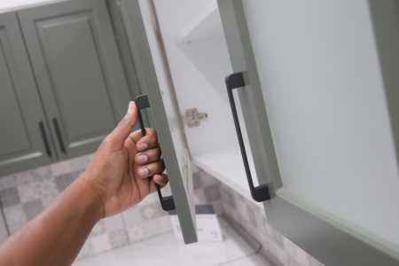 Choisir la poignée de porte de cuisine idéale pour allier style et fonctionnalité