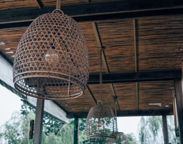 Pergola canisse bambou pour un abri naturel et élégant