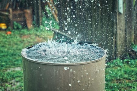 Récupérateur d'eau de pluie design est un allier esthétique et écologie chez soi