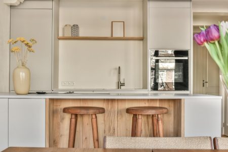 Cuisine taupe et bois c'est marier élégance et chaleur