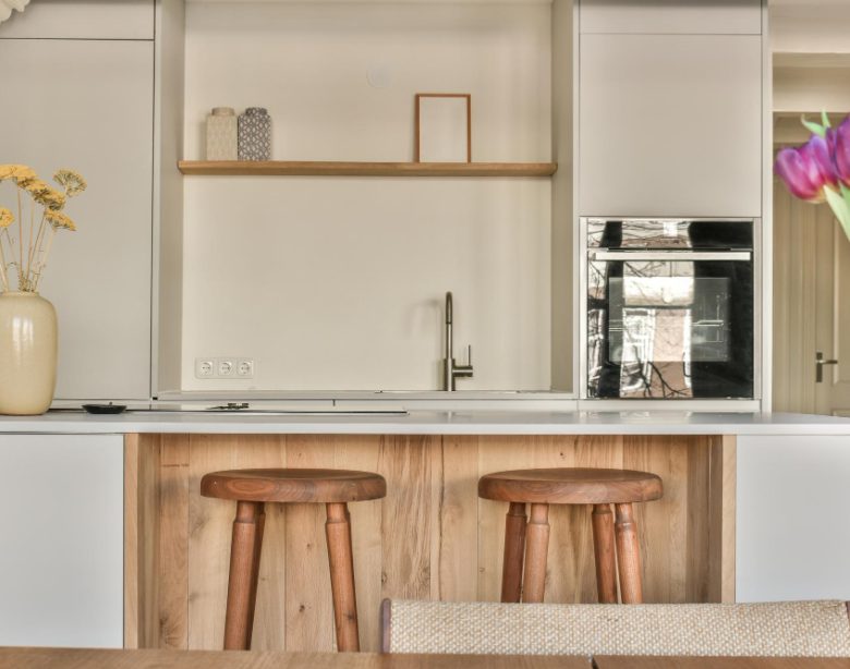 Cuisine taupe et bois c'est marier élégance et chaleur
