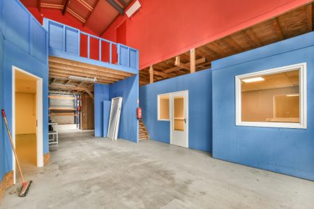 transformer un hangar en maison pour un aménagement efficace