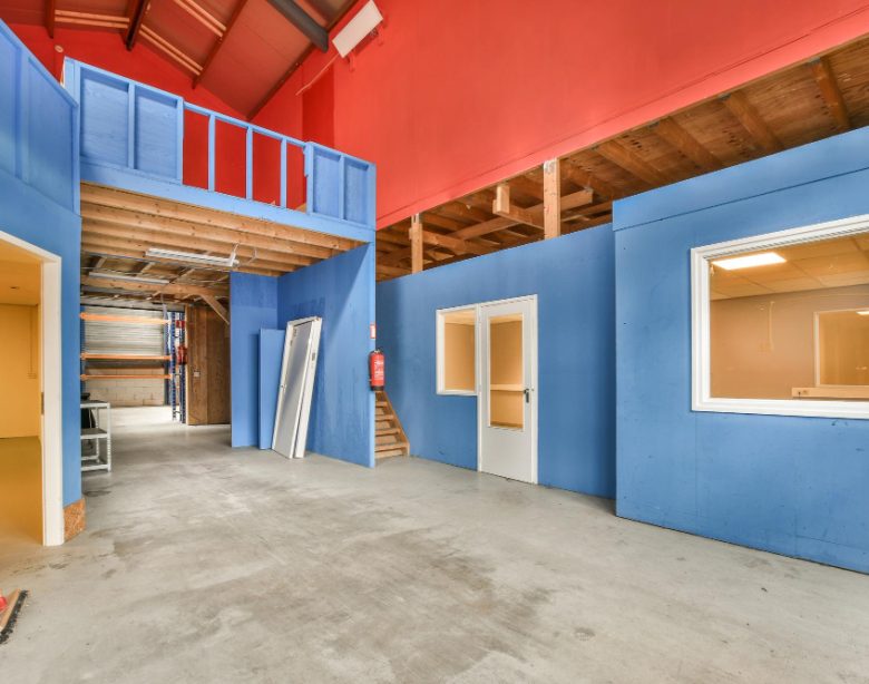 transformer un hangar en maison pour un aménagement efficace