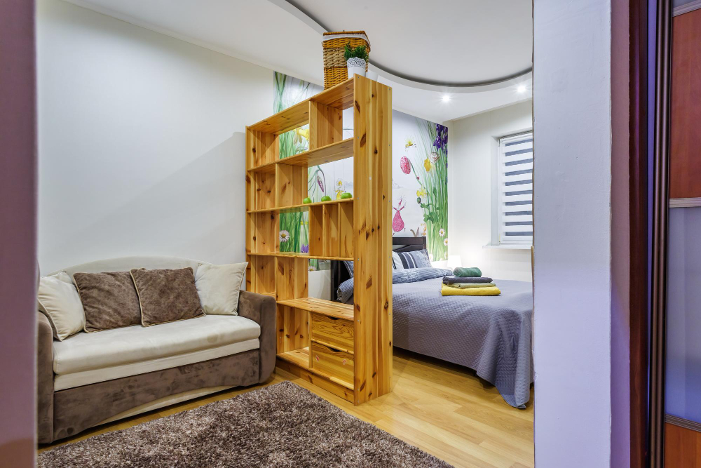 une chambre dans un salon pour gagner de l'espace