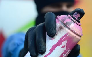 bien choisir et appliquer une Peinture pour métal en bombe