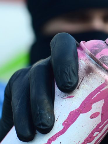 bien choisir et appliquer une Peinture pour métal en bombe