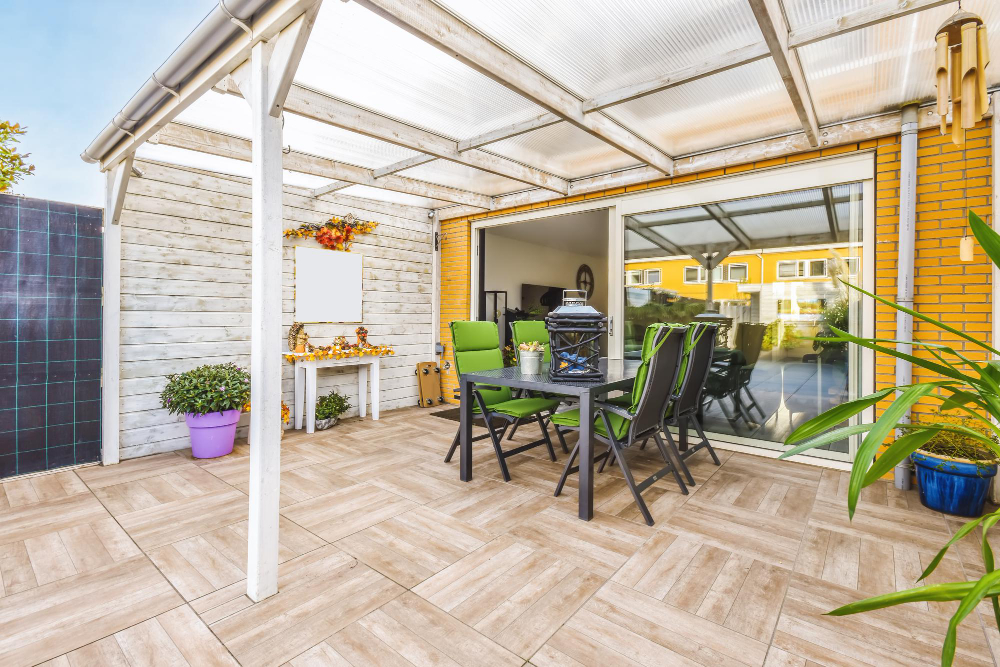 sélectionner le toit de terrasse idéal pour votre espace extérieur