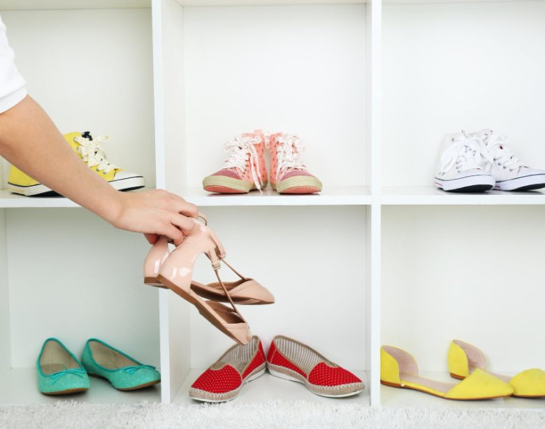Astuces malines pour un rangement optimal de vos chaussures dans le placard