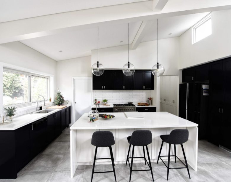 Cuisine blanche et noire pour un style élégant et moderne