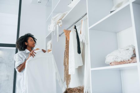 Aménager un dressing dans sa chambre pour optimiser chaque centimètre d'espace