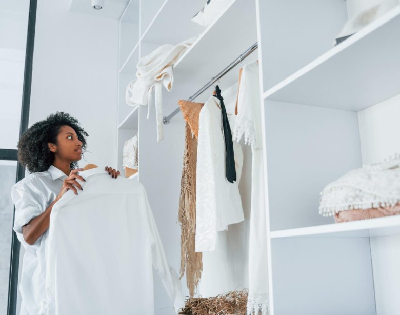 Aménager un dressing dans sa chambre pour optimiser chaque centimètre d'espace