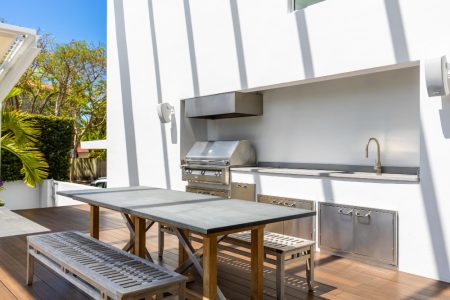 Guide complet pour construire pas à pas une cuisine extérieure en dur